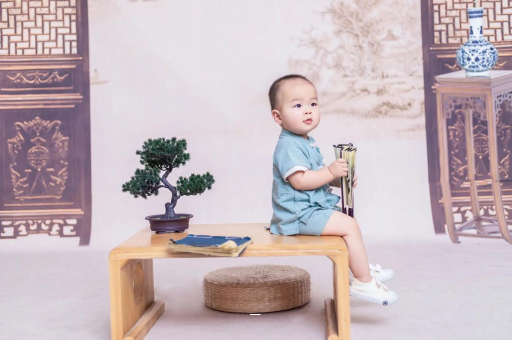 三亚四个月宝宝可以坐着吗