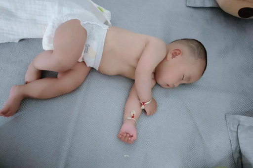 三亚宝宝老打喷嚏怎么办